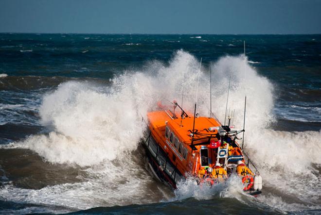 RNLI in high seas © RNLI